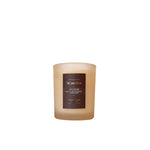 CANDLE IN WARM BEIGE GLASS, FOR WELLNESS RITUALS. BERGAMOT, TONKA, MOUNTAIN AIR