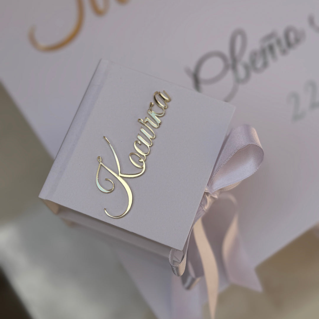 White Box with gold name in acrylic glass and wite bow