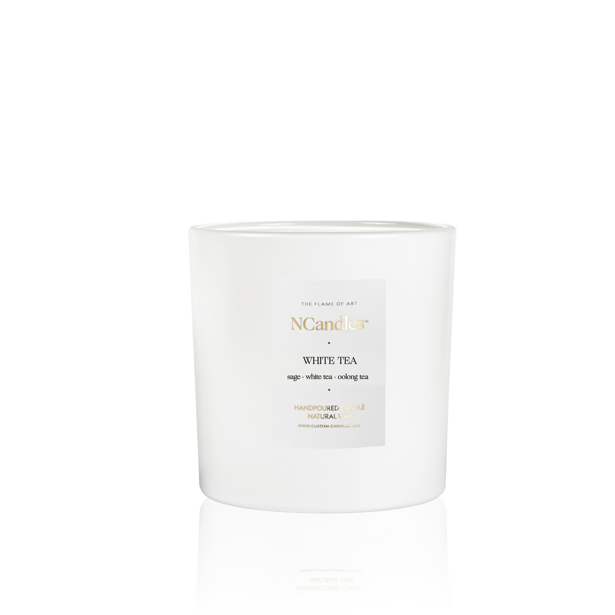 The White Tea Zen 740 g 3-Wick Candle is a large format green tea scented candle crafted with plant-based wax and three FSC-certified natural wooden wicks.

Sage, thyme and crisp mint open with fresh clarity, unfolding into calming white tea and smooth oolong. The fragrance develops into a light, balanced atmosphere that feels spacious and quietly centering.